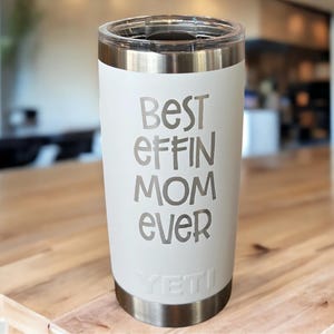 Vaso YETI Rambler: Regalo divertido para mamá con grabado - Resistente y aislante imagen 1