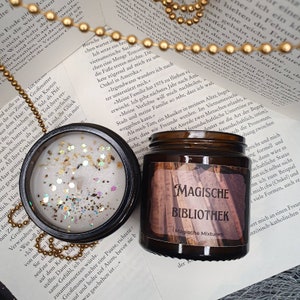 Magische Bibliothek | Kerze | Magische Mixturen | Hexen  | Herb süß | Herbst | Leichter Duft | Duftkerze | Glastiegel | Braunglas