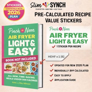 Puede incluir: Un libro de cocina titulado "Pinch of Nom Air Fryer Light & Easy" con pegatinas de valor de receta. La portada es verde y rosa con imágenes de comida. Las pegatinas son compatibles con el plan 2026 y se calculan individualmente por aplicación.