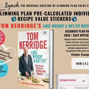 Puede incluir: Un conjunto de pegatinas de valor de receta individuales precalculadas para el libro de recetas de Tom Kerridge, Lose Weight & Get Fit. Las pegatinas están diseñadas para ayudar a los usuarios a realizar un seguimiento preciso de su ingesta de alimentos y planificar las comidas. La imagen muestra un primer plano de las pegatinas, junto con una copia del libro y una pegatina de muestra.