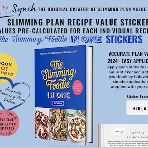 Puede incluir: Un libro azul y blanco titulado "The Slimming Foodie In One" de Pip Payne. La portada del libro presenta una foto de varios platos. El libro está rodeado de pegatinas de colores con texto que dice "Slim Synch", "Accurate Slimming Plan Values", "Book Not Included", "Save Time Plan Better Keep Track Live Life", "The Slimming Foodie In One Stickers", "Values Pre-Calculated for Each Individual Recipe", "100+ One-Dish Recipes Under 600 Calories", "Accurate Plan Values 2024+ Easy Application", "Apply each individual recipe value sticker accurately to your book by following the simple application list supplied with your order", "Sticker Examples", "HEB [6]", "Serves 2 Brunch Hash", and "A hearty one-pan dish, this is my go-to Saturday brunch, which I usually squeeze in after the dog walk and before the kids' swimming lessons to keep us fuelled for the busy day! It has the filling power of a full cooked breakfast, but the ease of a one-dish meal."