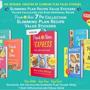 Puede incluir: Un conjunto de siete libros de cocina coloridos con el título "Pinch of Nom" y diferentes subtítulos, que incluyen "Express", "Everyday Light", "Enjoy", "Budget" y "Comfort Food". Los libros están dispuestos en una fila sobre un fondo turquesa. El texto "Slim Synch" está en la esquina superior izquierda de la imagen. El texto "The Original Creator of Slimming Plan Value Stickers" está en la parte superior central de la imagen. El texto "Slimming Plan Recipe Value Stickers" está en el centro de la imagen. El texto "Values Calculated for Each Individual Recipe" está debajo del texto "Slimming Plan Recipe Value Stickers". El texto "Pinch of Nom 7 Pk Collection Slimming Plan Recipe Value Stickers" está en el centro de la imagen. El texto "HEB [6]" está en la esquina superior derecha de la imagen. El texto "Attention Please! Books Not Included" está en la esquina superior derecha de la imagen.