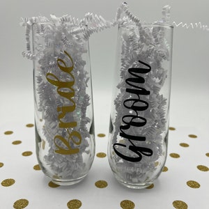 Personalized Champagne Flutes, Bride and Groom Toasting Flutes, Wedding Flutes