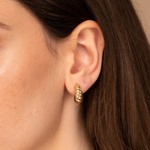 Minimalist Everyday 18k Gold Hoop Earrings image 1