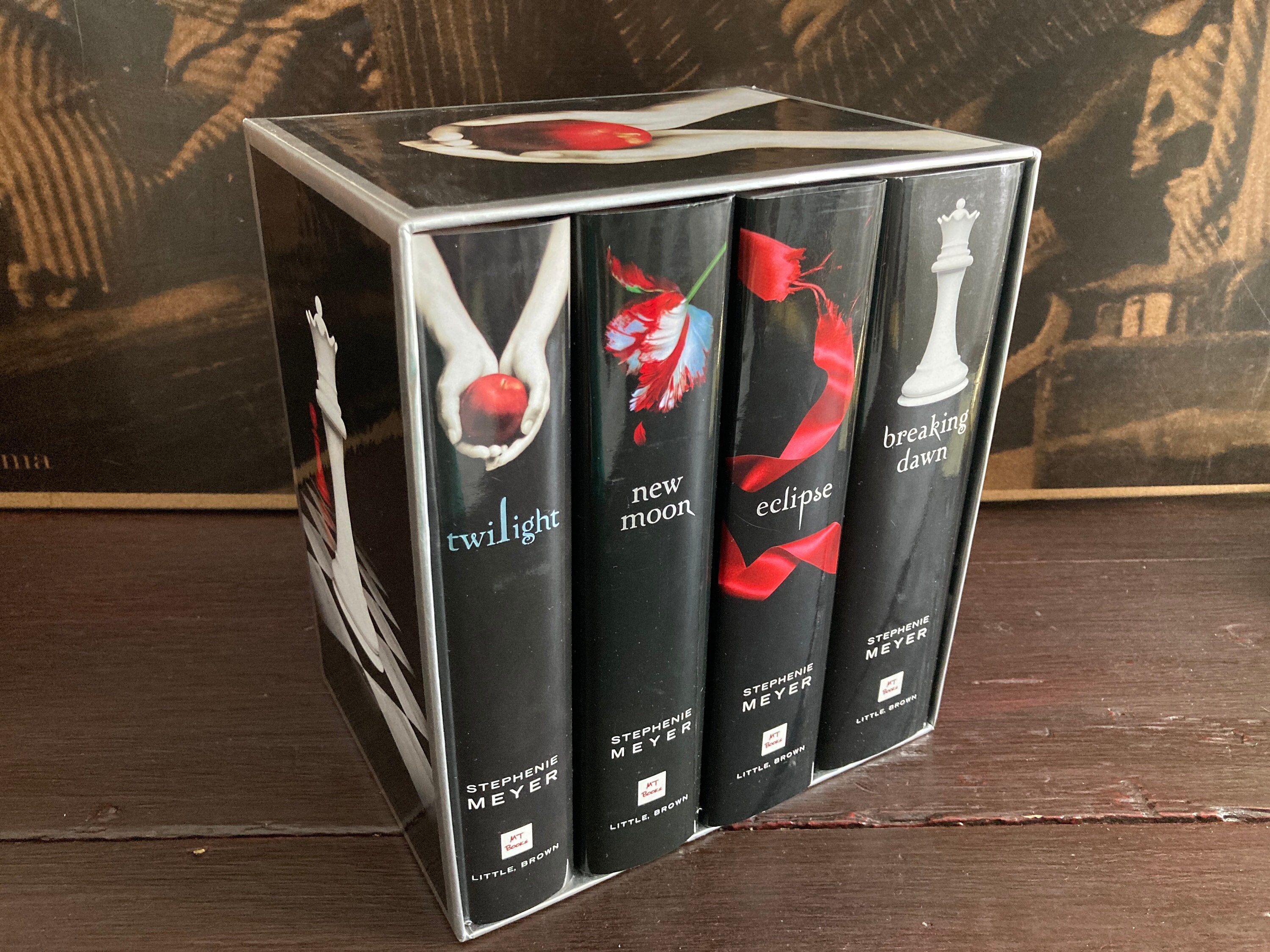 Stephenie Meyer Twilight Saga Collection in Box: Twilight, New Moon,  Eclipse, Breaking Dawn VG/NF Condition With Unopened Print Set -  Hong  Kong