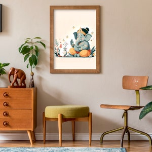 Puede incluir: Una ilustraci&oacute;n enmarcada de una deidad elefante azul con un atuendo amarillo y naranja, sentada con una rata blanca en un entorno floral verde y marr&oacute;n.