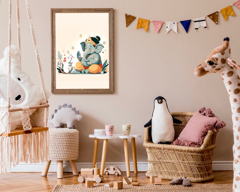Puede incluir: Una ilustraci&oacute;n colorida de Ganesha, el dios hind&uacute; de la sabidur&iacute;a y la prosperidad, con un rat&oacute;n a su lado. La ilustraci&oacute;n est&aacute; enmarcada y colgada en una pared de una guarder&iacute;a con un ping&uuml;ino de peluche, una jirafa y un columpio de madera.