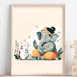 Puede incluir: Una ilustraci&oacute;n digital de la deidad hind&uacute; Ganesha, representada como un elefante azul con cuerpo humano, sentado en una postura meditativa. Lleva un dhoti amarillo y una corona dorada. Una rata blanca est&aacute; de pie frente a &eacute;l, mir&aacute;ndolo. El fondo es beige claro con hojas verdes y flores.