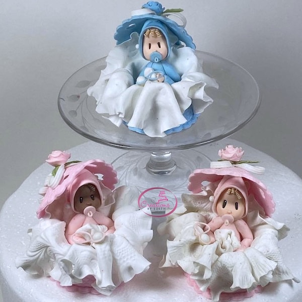 Bébé dans une boîte cadeau, décoration de gâteau en porcelaine froide/faveur,