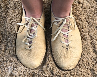 Mocasines de piel de búfalo hechos a mano: calzado minimalista para conectar con la tierra.