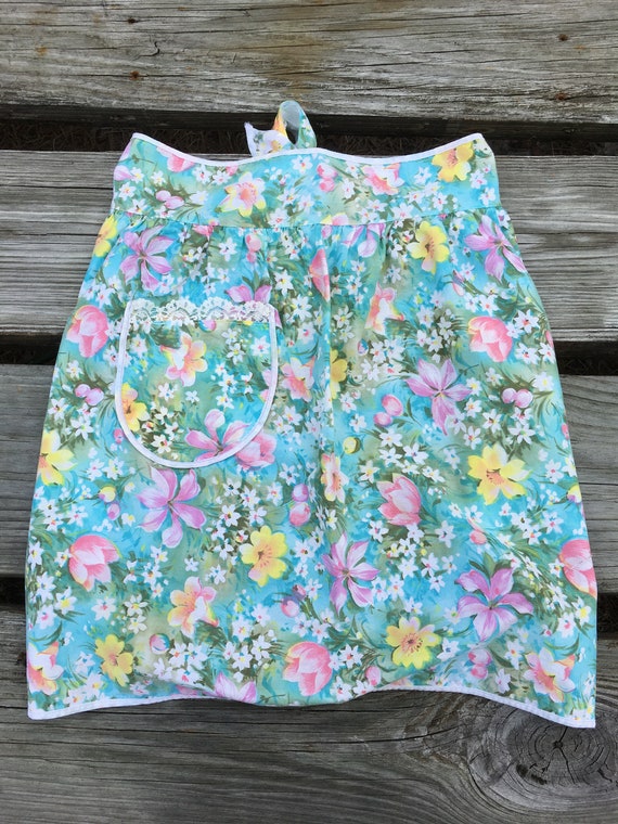 Apron Blue Floral Tulip Lilly Mix