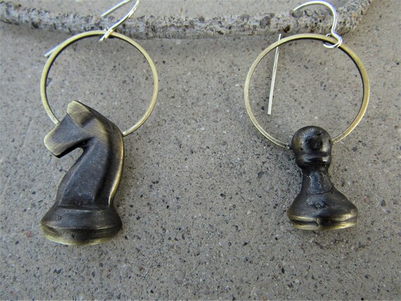 Best Chess Jewelry: Pendants, Bracelets, And Earrings - Elegant Choices