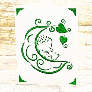 Neue Baby Karte SVG, Baby Igel im Peapod, geschnittene Datei für Cricut