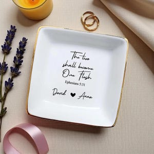 Personalisierte Ringschale, christliches Verlobungsgeschenk mit Bibelvers Epheser 5:31, Hochzeitsandenken