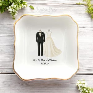 Mr and Mrs Ring Dish-Personalized Engagement Ring Dish-Custom Wedding Favors Gift For Bride And Groom-Engaged Couple Gifts-Anniversary Gifts