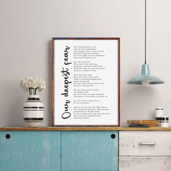 Quadro Su Tela Motivazionale "Our Deepest Fear" - Poesia Di Marianne Williamson - Poster Positivo Per Arredo Casa 30x38 Cm
