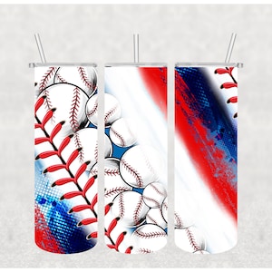 Puede incluir: Tres vasos de acero inoxidable con temática de béisbol. Los vasos presentan un esquema de color rojo, blanco y azul con pelotas de béisbol y costuras.