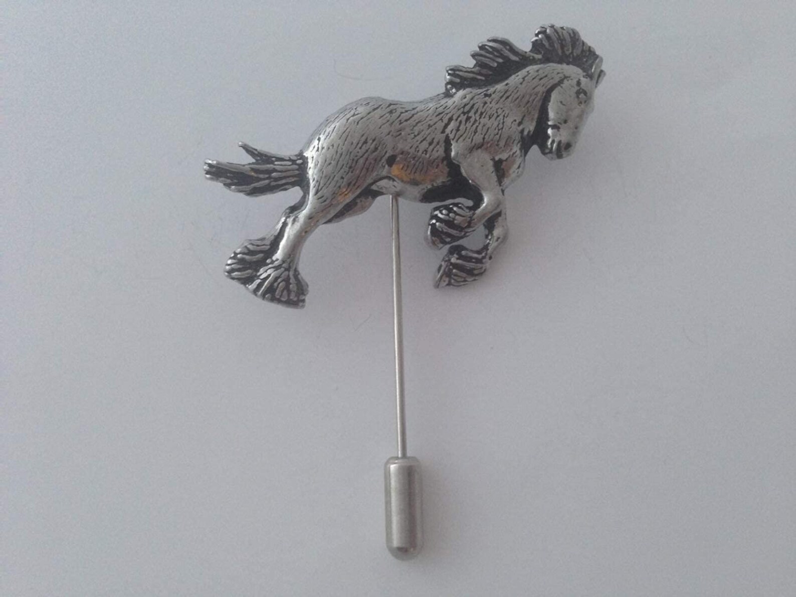 Shire Horse fino peltre inglés en un alfiler de lazo muy - Etsy España