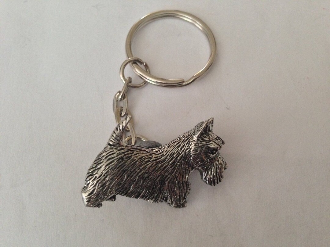 D18 Scottish terrier English Pewter emblema su un fermacravatta (Slide) fatto a mano in Sheffield fornito con confezione regalo Prideindetails