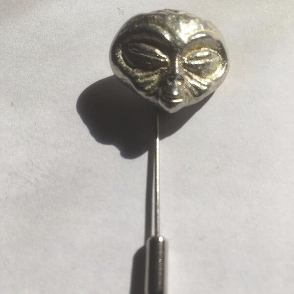 Alien Head TG309A made from fine English pewter on a very strong tie stick pin perfect attach a hat scarf collar coat tie jacket etc