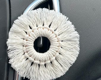 Difusor de Macramê para Carro | Difusor de Óleos Essenciais para Saída de Ar do Carro | Difusor de Aromaterapia em Algodão Natural | Acessório Boho para Carro | Aromatizador de Carro Artesanal