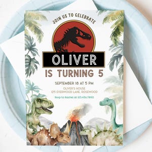 Redigerbar födelsedagsinbjudan till Jurassic Park, inbjudan till dinosauriepark, digital Canva-mall