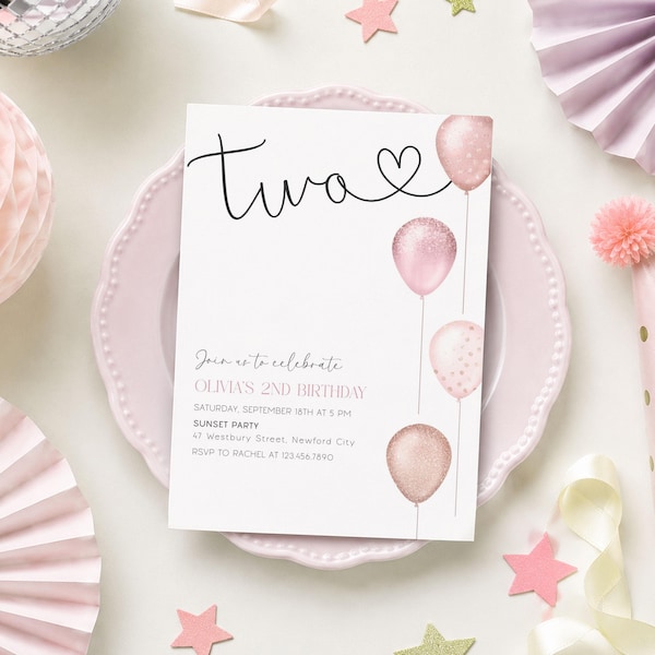 Könnte beinhalten: Eine weiße, rechteckige Geburtstagseinladungskarte mit dem Wort Two in schwarzer Schreibschrift mit einem Herz sowie vier rosa Luftballons mit Glitzer- und Punktemustern. Der Text enthält Olivia's 2nd Birthday, Datum, Uhrzeit, Ort und RSVP.