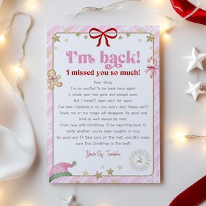 Puede incluir: Una carta navideña rosa y blanca con el texto "¡He vuelto! ¡Te he echado mucho de menos!" y un mensaje para Olivia. La carta está decorada con un hombre de jengibre, un bastón de caramelo, estrellas y un lazo. Tema navideño.
