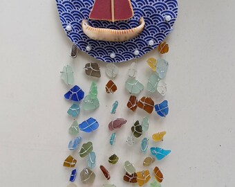 Mobile en verre de mer sur une coquille Saint-Jacques, bateau à voile, décoration suspendue de maison de plage, carillon éolien, attrape-soleil, attrape-lumière, décoration nautique