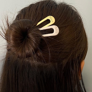 パーソナライズされた合金ヘアフォーク、ミニマリストヘアアクセサリー、ロングヘアの女性に最適なギフト、シンプルなおだんごホルダー、カスタムヘアピン