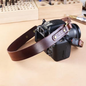 Custom  Camera Strap for Neck ,Padded Camera Strap, Full Grain Leather Cross Body Camera Strap ,Quick Release Camera Strap
