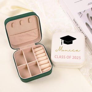 Gepersonaliseerde afstudeersieradendoos,PU-leer vierkante aandenkendoos met verwijderbare verdelers,perfect afstudeercadeau voor studenten