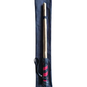 Bambus-Spanking Cane mit Ledergriff, 45 cm, handgefertigt.