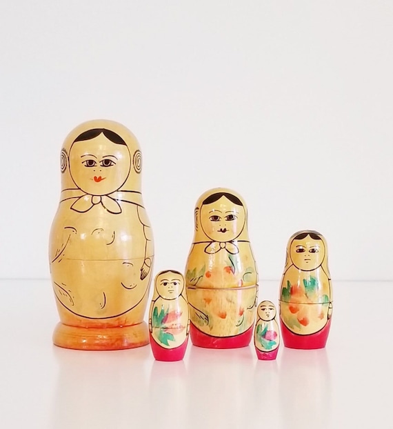 5 Piece Vintage Russian Nesting Dolls Matryoshka Dolls Red Etsy