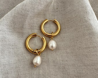 18K Gold Pearl Huggie Hoop Earring, Gold Huggie Earrings, Pearl Drop Earrings, Wedding Bridesmaids Jewelry, gold hoop earring, pearl earring