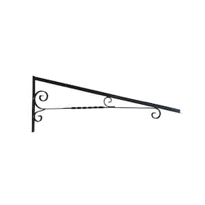 Può includere: Una staffa da parete in metallo nero dotata di una piastra di montaggio verticale, un lungo braccio di supporto diagonale e una barra orizzontale con volute decorative e un dettaglio in metallo intrecciato per appendere oggetti.