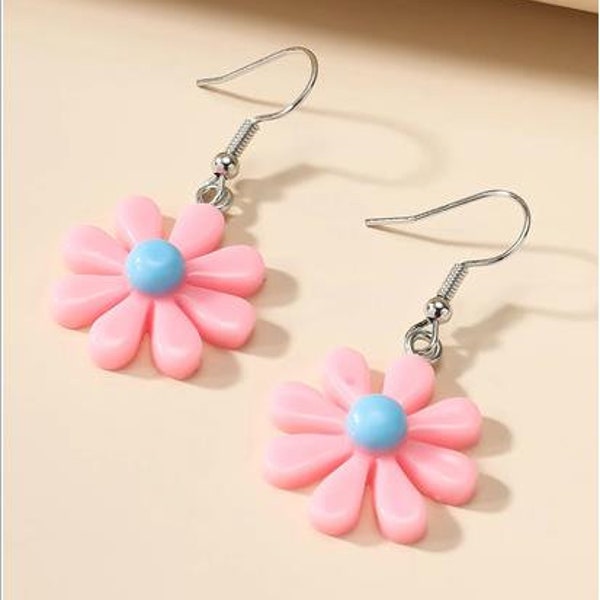 Dainty Daisy Earrings Small and Sweet