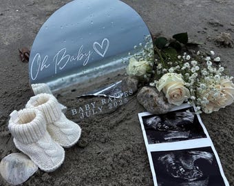 Pregnancy Announcement Sign for Baby Girl Reveal Wall Decor Nursery Room Due Date Custom Display Newborn Gift Shower Decoration Heart Design