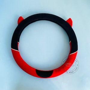 Pokrowiec na kierownicę Little Devil Plush dla kobiet, uroczy pokrowiec na kierownicę, ciepły i wygodny pokrowiec na kierownicę, wystrój wnętrza samochodu