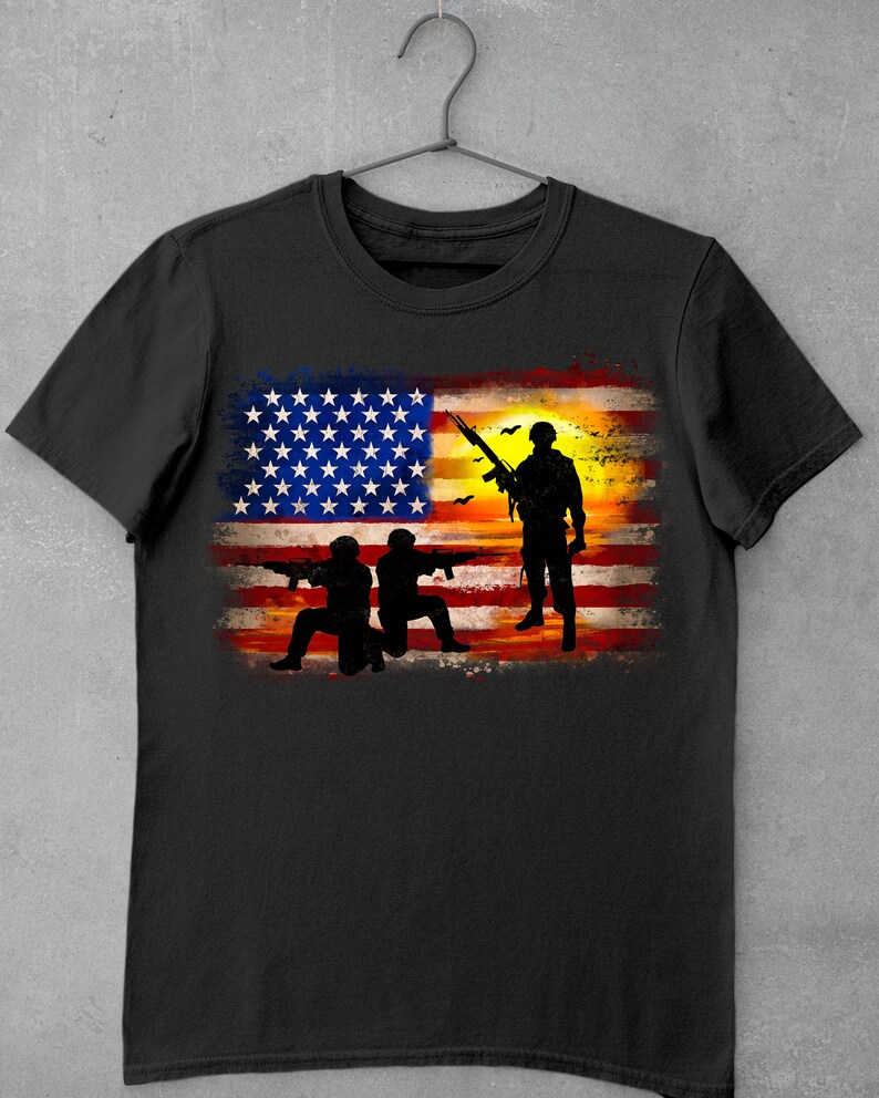 Amerikansk flaggsoldats solnedgång PNG-design, USA:s flagga PNG, patriotisk sublimering, PNG-sublimeringsdesign för nedladdning, omedelbar nedladdning bild 3