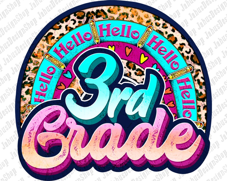 以下が含まれることがあります： ヒョウ柄の背景に「Hello」と「3rd Grade」の文字が明るい遊び心のあるフォントで書かれたカラフルなグラフィックデザインです。
