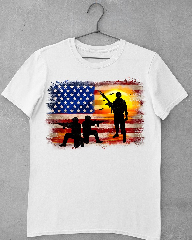 Amerikansk flaggsoldats solnedgång PNG-design, USA:s flagga PNG, patriotisk sublimering, PNG-sublimeringsdesign för nedladdning, omedelbar nedladdning bild 2