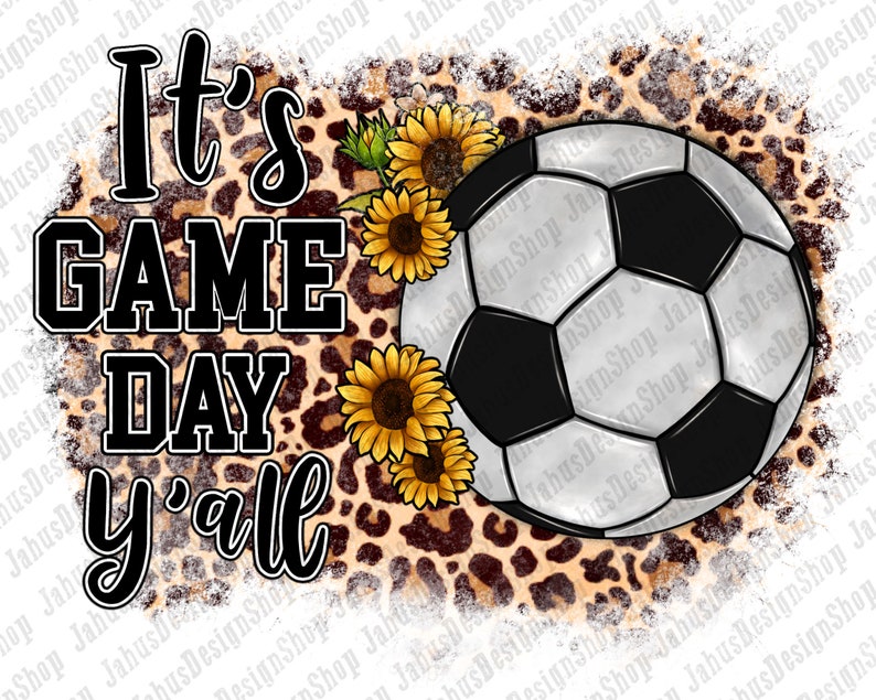 Puede incluir: Texto "It's Game Day y'all" sobre un fondo blanco con un bal&oacute;n de f&uacute;tbol y girasoles sobre un fondo de estampado de leopardo marr&oacute;n y negro.
