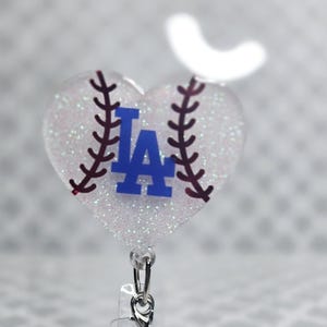 Los Angeles Baseball Heart Glitter Abzeichen Rolle Los Angeles I Bleed Blue Krankenschwester Abzeichen Reel, Baseball Weihnachtsgeschenke, Baseballspieler