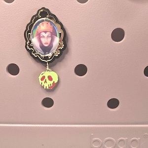 BOGG BAGG CHARMS, Königin, vergifteter Apfel, böse Königin, Taschenanhänger, Taschenschmuck