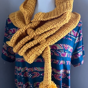 Crochet Beginner's Keyhole Scarf Pattern image 1