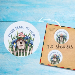 Pegatinas Mails Here, paquete de 20 pegatinas redondas mate cortadas individualmente, lindas etiquetas decorativas de correo feliz para correo postal, pegatinas para correo de amigos por correspondencia