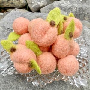 Felted Peaches| diy Garland| Set of (6) Peaches| Peach Garland| Wool Felt Fruit | Felt Food | Summer Felted Fruits| Photo Props| Tier Tray