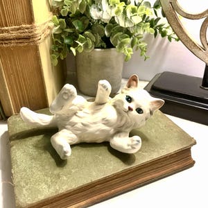 Vintage Lefton Kitty Cat Playful Pose Figurine, Original Lefton Label, Cat Lover Gift, Vintage Home Decor, Mid Century Cat, Grannycore Decor