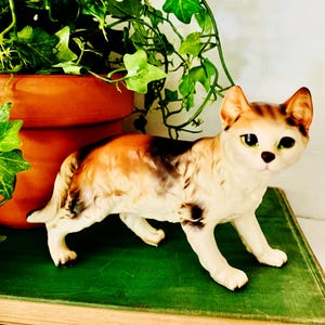 Vintage Napco Calico Cat Figurine, Mid Century Kitten Porcelain, Cat Lover Gift, Cottage Core, Granny Chic, MCM decor, vintage shelf sitter